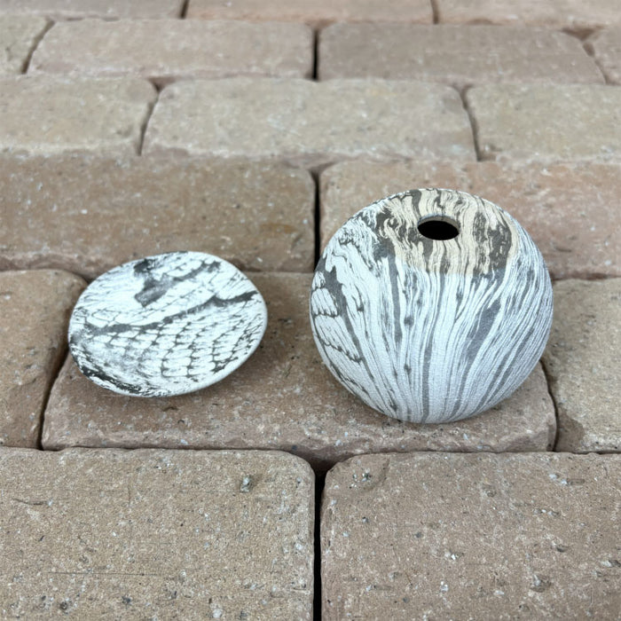 RR604-085 – 鉢人